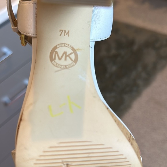 Michael Kors white leather heeled sandals size 7 - Picture 7 of 8